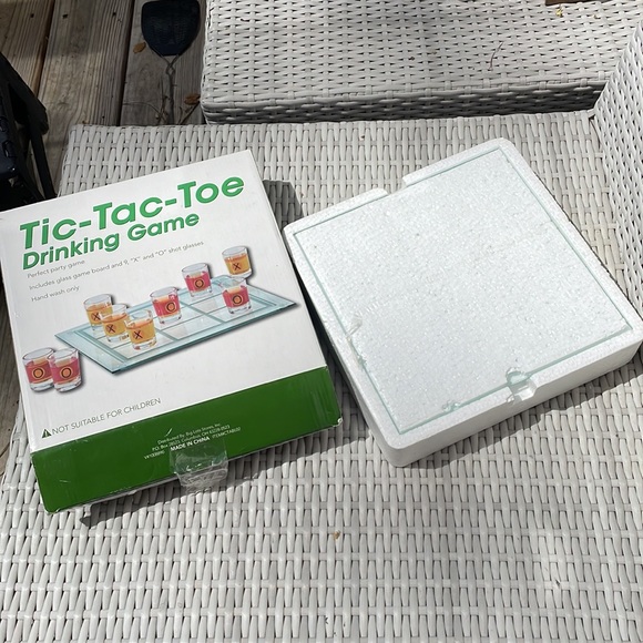 Tic-Tac-Toe Drinking Game - Glass Game Board & Shot Glass *IN BOX* - Picture 7 of 8